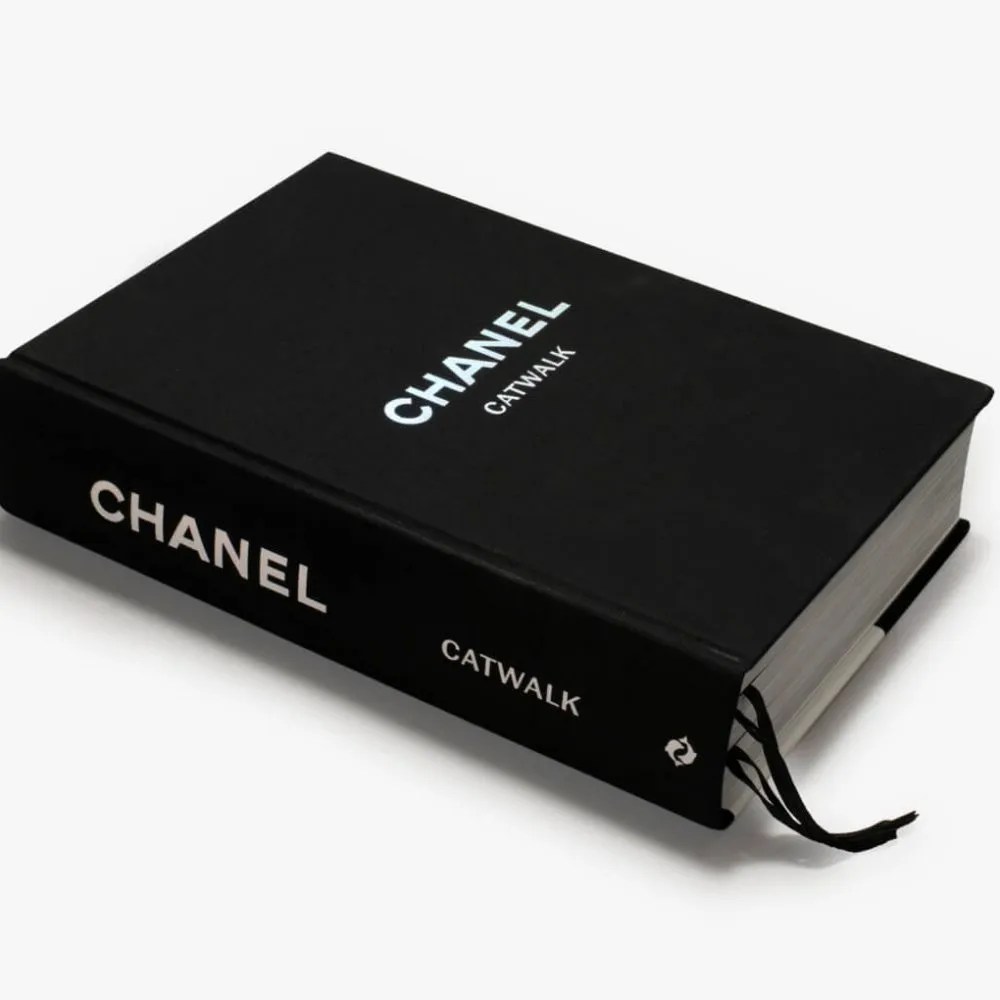 Chanel Catwalk Patrick Mauries Adelia Sabatini Thames and Hudson - Mamic 1970