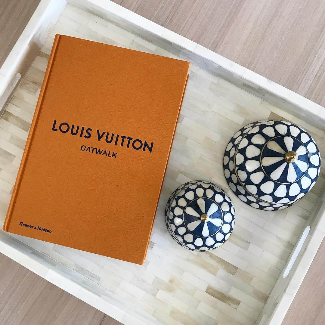 Book LOUIS VUITTON CATWALK :: deelive design store