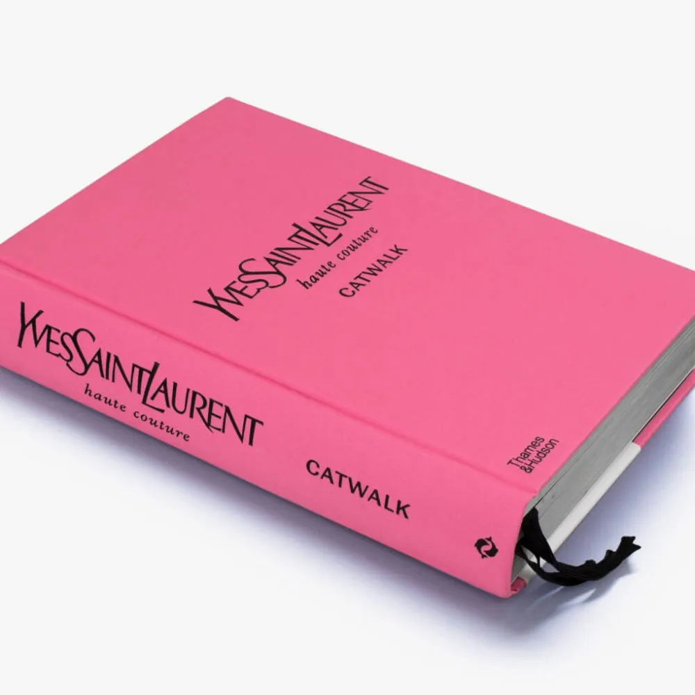 Yves Saint Laurent Catwalk Suzy Menkes Olivier Flaviano Thames and Hudson - Mamic 1970